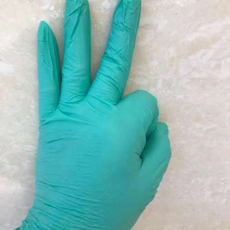 Nitrile dispossable gloves